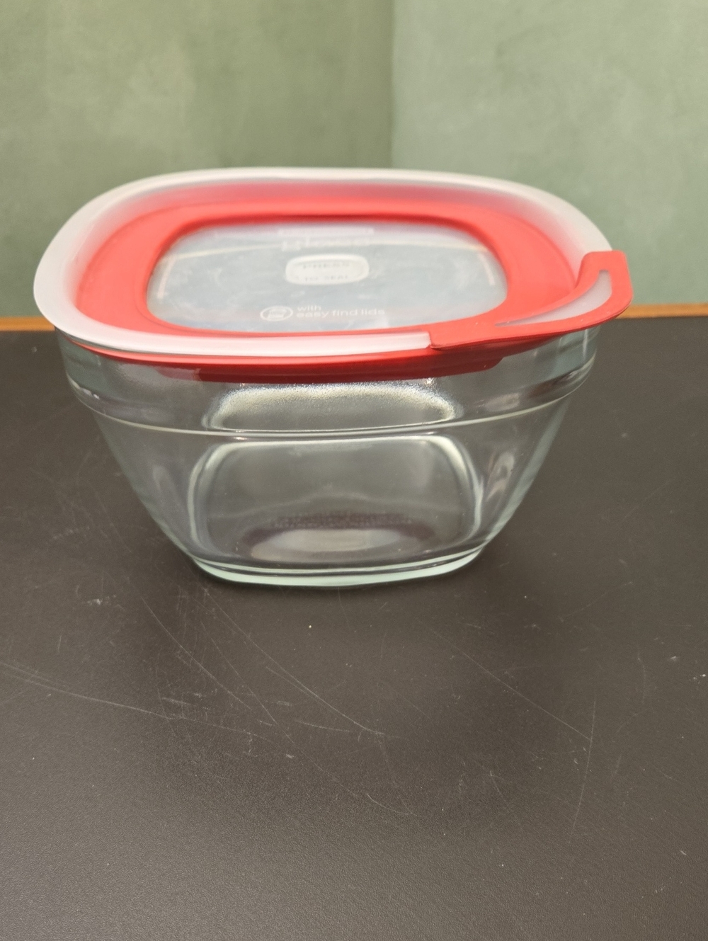 DISCONTINUED RUBBERMAID - 11.5 CUPS  GLASS BOWL w/LID - Madw In USA